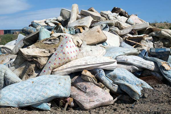 mattress recycling landfill recycle mattresses landfills dump bedding why pick rid trash dumps overflowing think stopped need box springs amerisleep